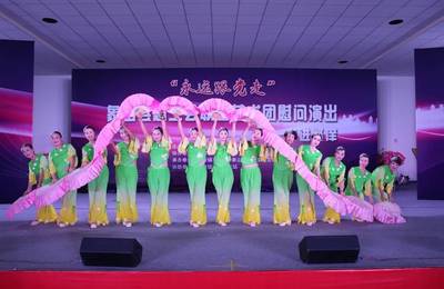 賢庠遞來一張文藝范兒十足的金名片 文藝創作與表演的獨特魅力